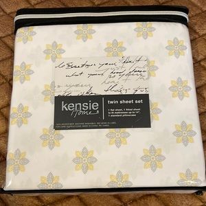 NWT Kensie twin sheet set